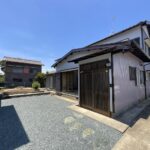 建物外観　前面道路・間口ともに広いので駐車にも困りません！