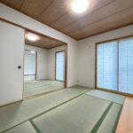 【リフォーム済/1階西側和室】畳の表替えとクロスの張替えを行いました。隣の和室と続き間になっております。