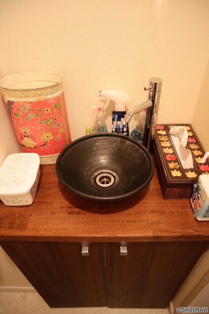 「1Fトイレ」トイレ内に手洗い・収納付きです。