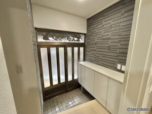 駿河区向敷地　玄関