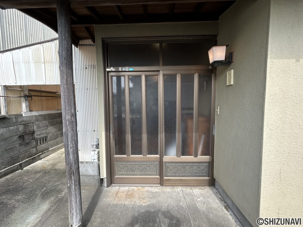 カチタス　益津下　玄関