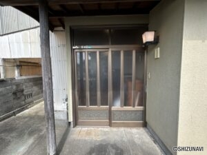 カチタス　益津下　玄関