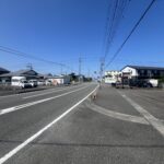 広々としている道路です