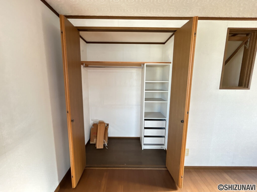 【3階8帖洋室南側収納】
