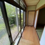 明るい日差しが入る縁側です