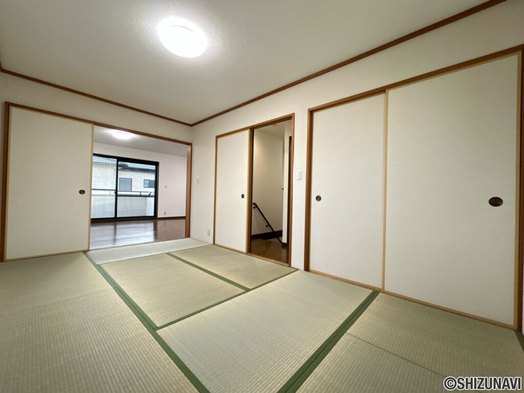 【リフォーム済/2階7.5帖和室】畳の表替えとクロスの張替えを行いました。