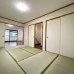 【リフォーム済/2階7.5帖和室】畳の表替えとクロスの張替えを行いました。