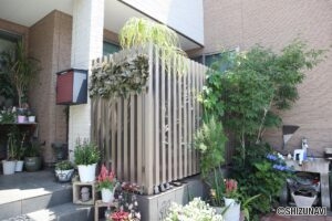 「テラス」リビングからテラスへ出れる造りです。天気の良い休日には外でゆっくりしてみては？