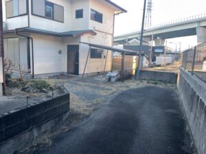 富士市入山瀬に１００坪超えの土地（古家付き）が出ました。解体更地渡しの画像