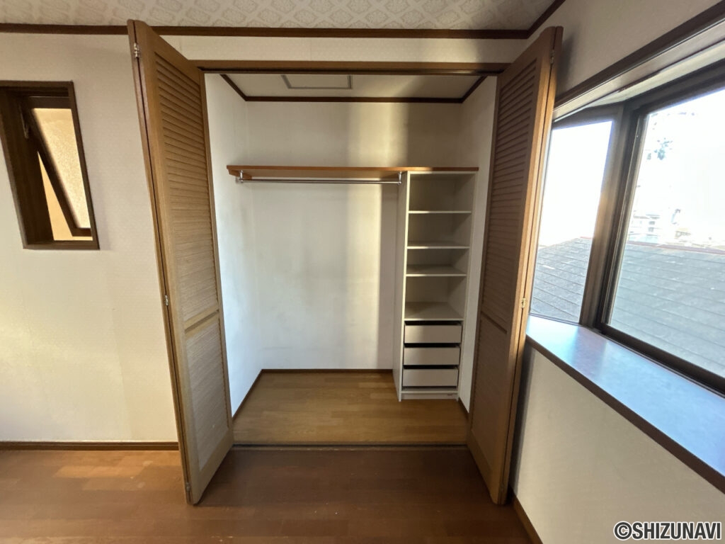 【3階7.5帖洋室収納】