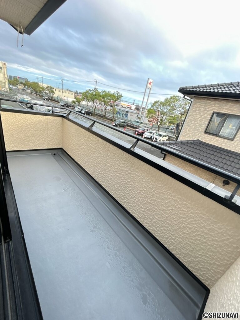 【リフォーム済/ベランダ】ベランダ床面は塗装済みです。