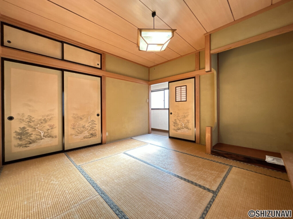 【2階8畳和室】別角度です。
