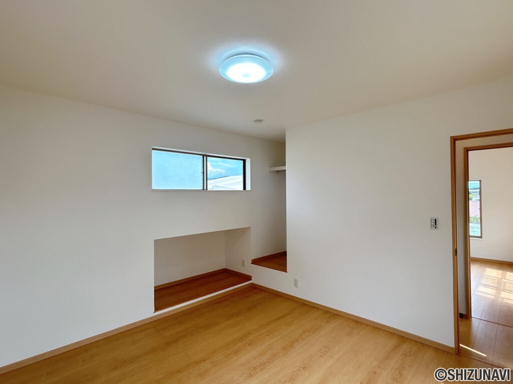 カチタス　益津下　2階南側洋室