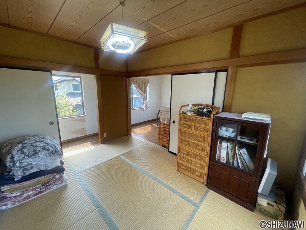 2階和室(別の角度から撮影)