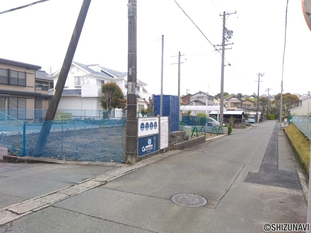 前面道路(西→東)