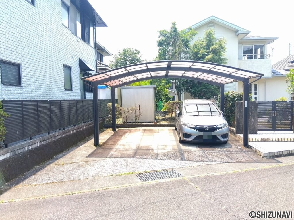 駐車場（カーポート付き）