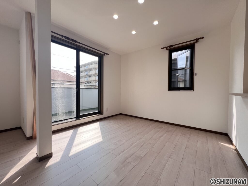 【リフォーム済/仲介手数料不要】駿河区寿町　一条工務店施工　6SLDKの広々とした室内の画像