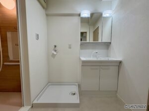 洗面台、洗濯用防水パンです。新品に交換済みです。