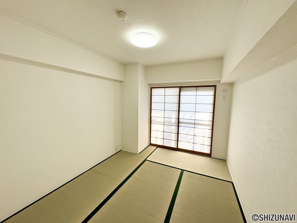 南側の和室です。畳は新品に交換済みです。