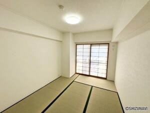 南側の和室です。畳は新品に交換済みです。