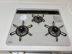 コンロは3口コンロになります。