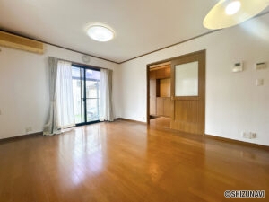 【LDK】約11帖、対面キッチンです。