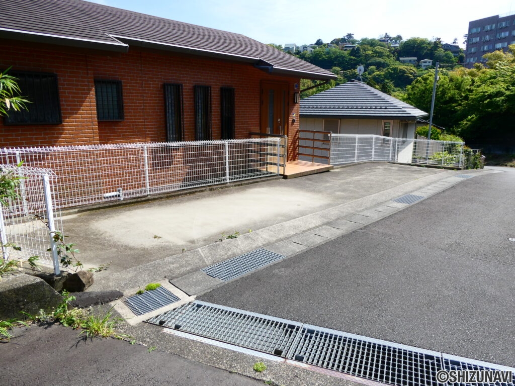 駐車場（縦列で2台可能）