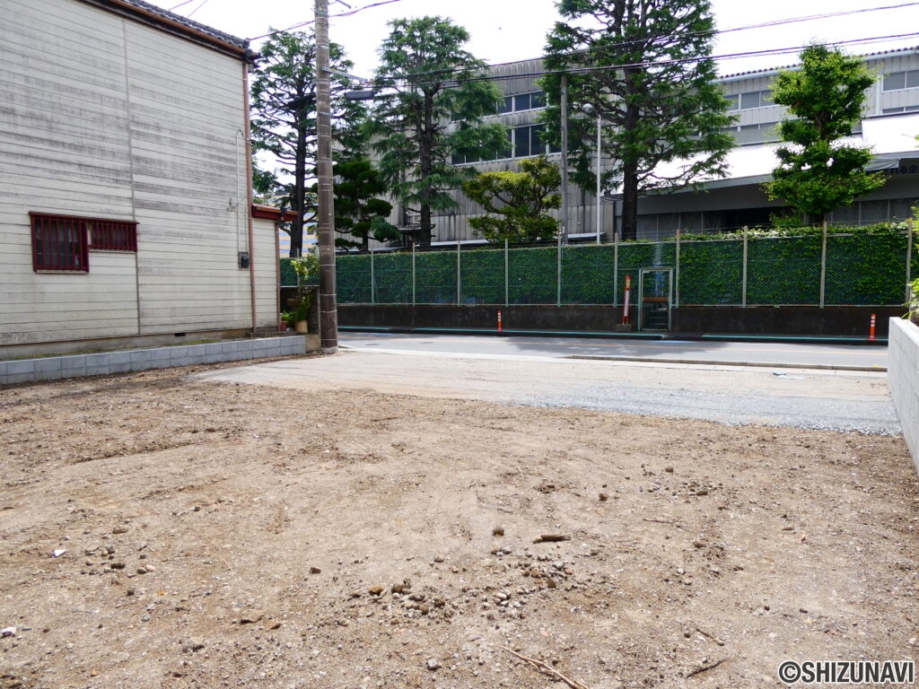敷地内から