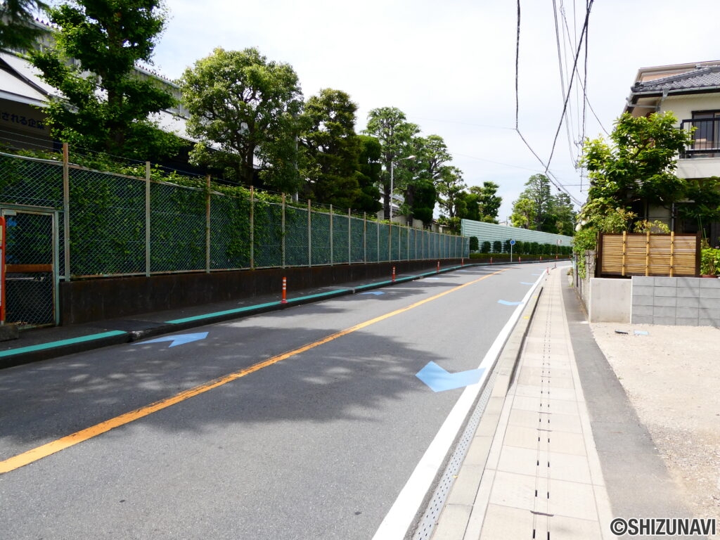 前面道路（南から北）