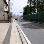 前面道路（北から南）