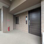 【玄関外】指定日にこちらにゴミを出しておけば回収してくれる便利なサービスがあります！