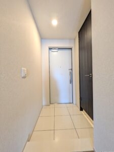 【玄関】シューズクローク付なので靴などの収納も安心です！