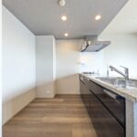 【キッチン】人工大理石のトップがおしゃれです！