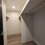 【ウォークインクローゼット】居室並みの広さのWIC。安心の収納量を実現しています！