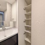 【洗面所】タオルや着替え等の収納にちょっとしたスペースが嬉しいですね！