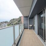 【バルコニー】屋根付きで広さも十分。水栓付きなのでちょっとした汚れ洗いにも便利です！