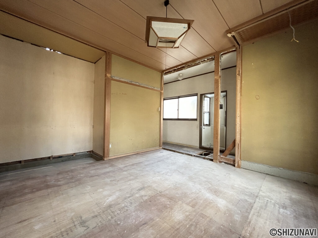 【リフォーム中2階居室別角度】和室から洋室へリフォームをしています。