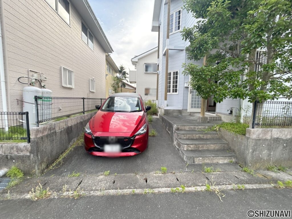 【駐車場】