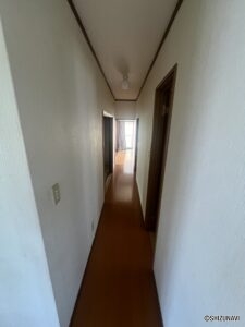 キッチンまでの廊下です