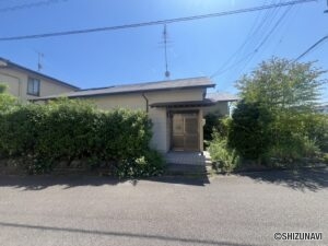 前面道路も広々としています