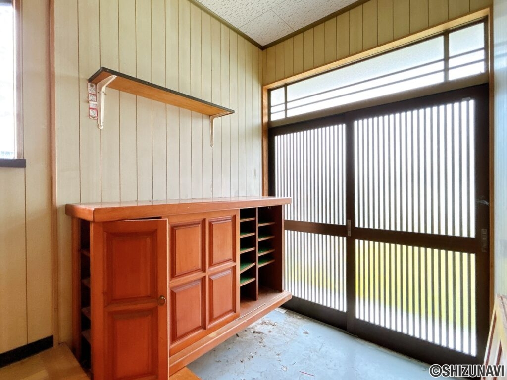 【玄関内観】