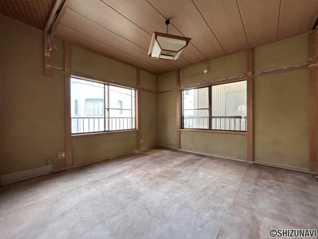 【リフォーム中2階居室】和室から洋室へリフォームをしています。