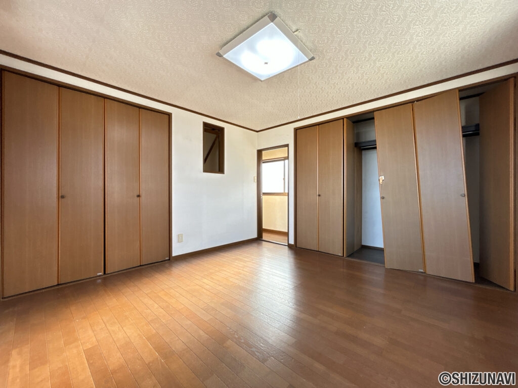 【3階約8帖洋室】別角度です。
