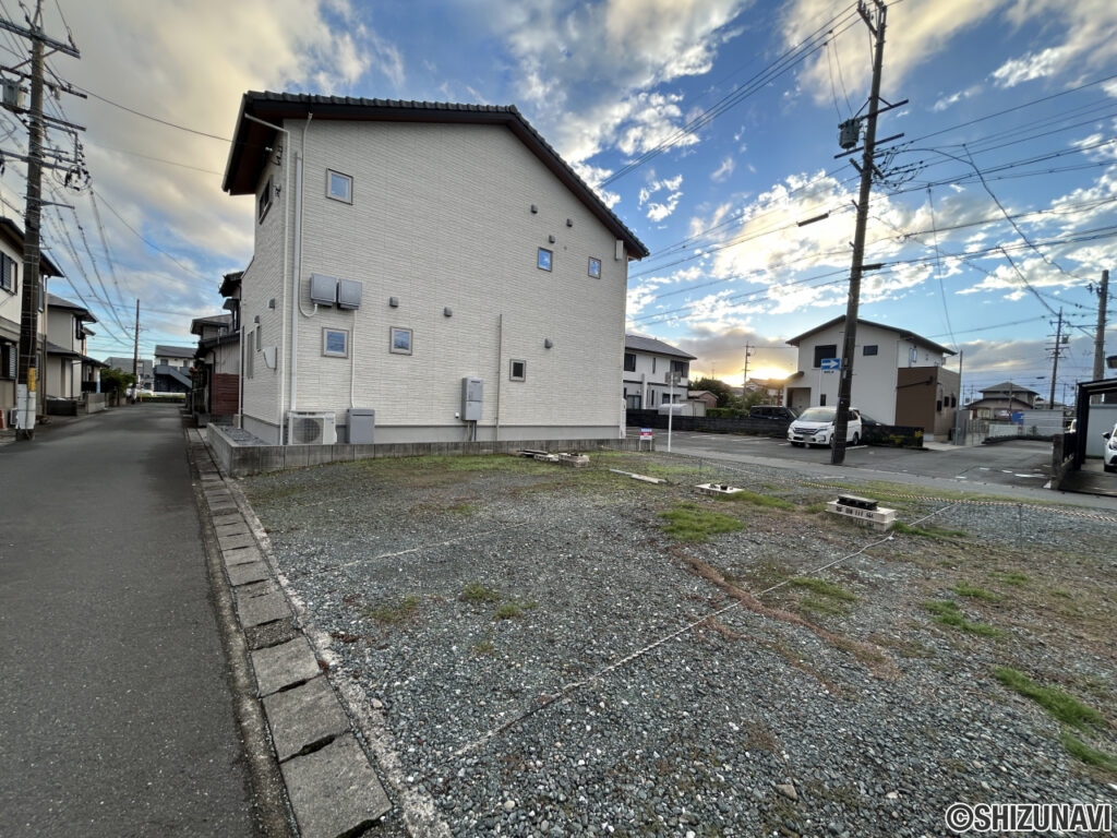 【敷地外駐車場】住宅から約40mの距離に敷地外駐車場も2台ございます。