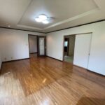 居間（別角度）です