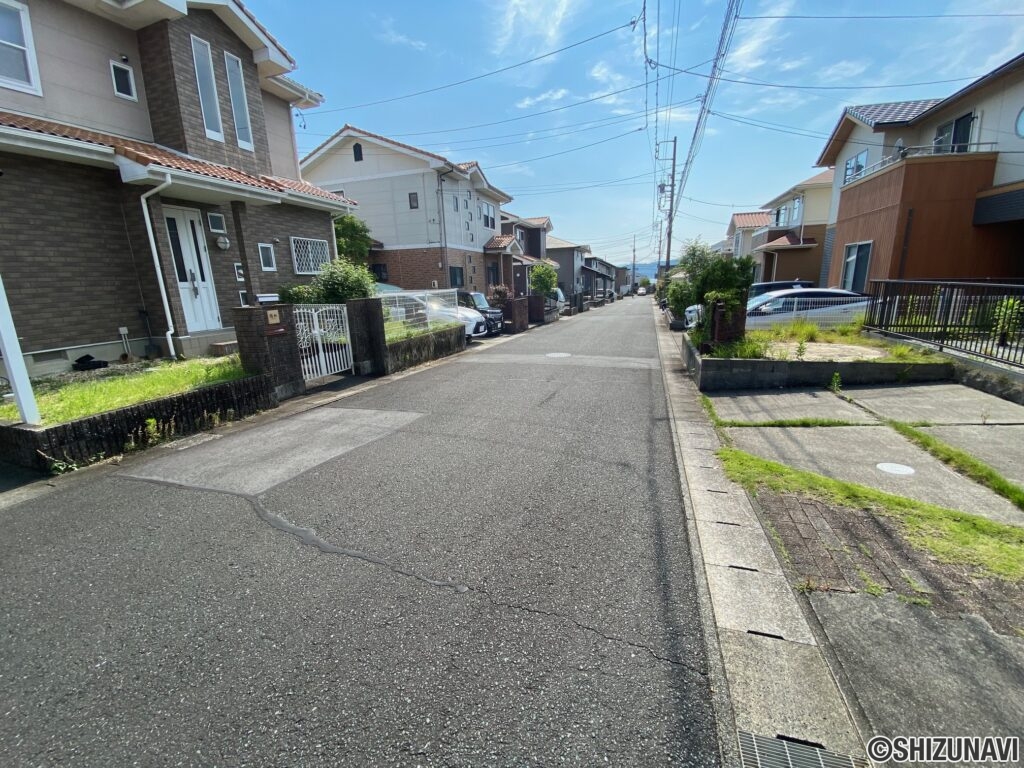 道路が広いと車の出し入れが楽でいいですね！