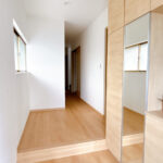 カチタス　益津下　玄関内側