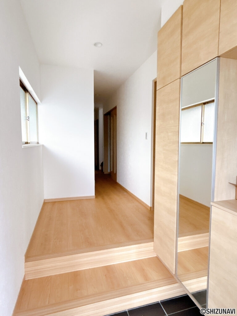 カチタス　益津下　玄関内側