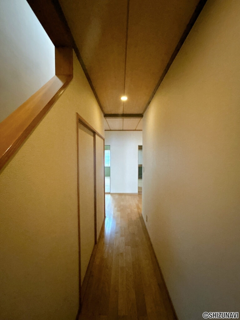 【1階廊下】