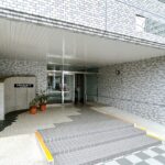 【マンションエントランス】
